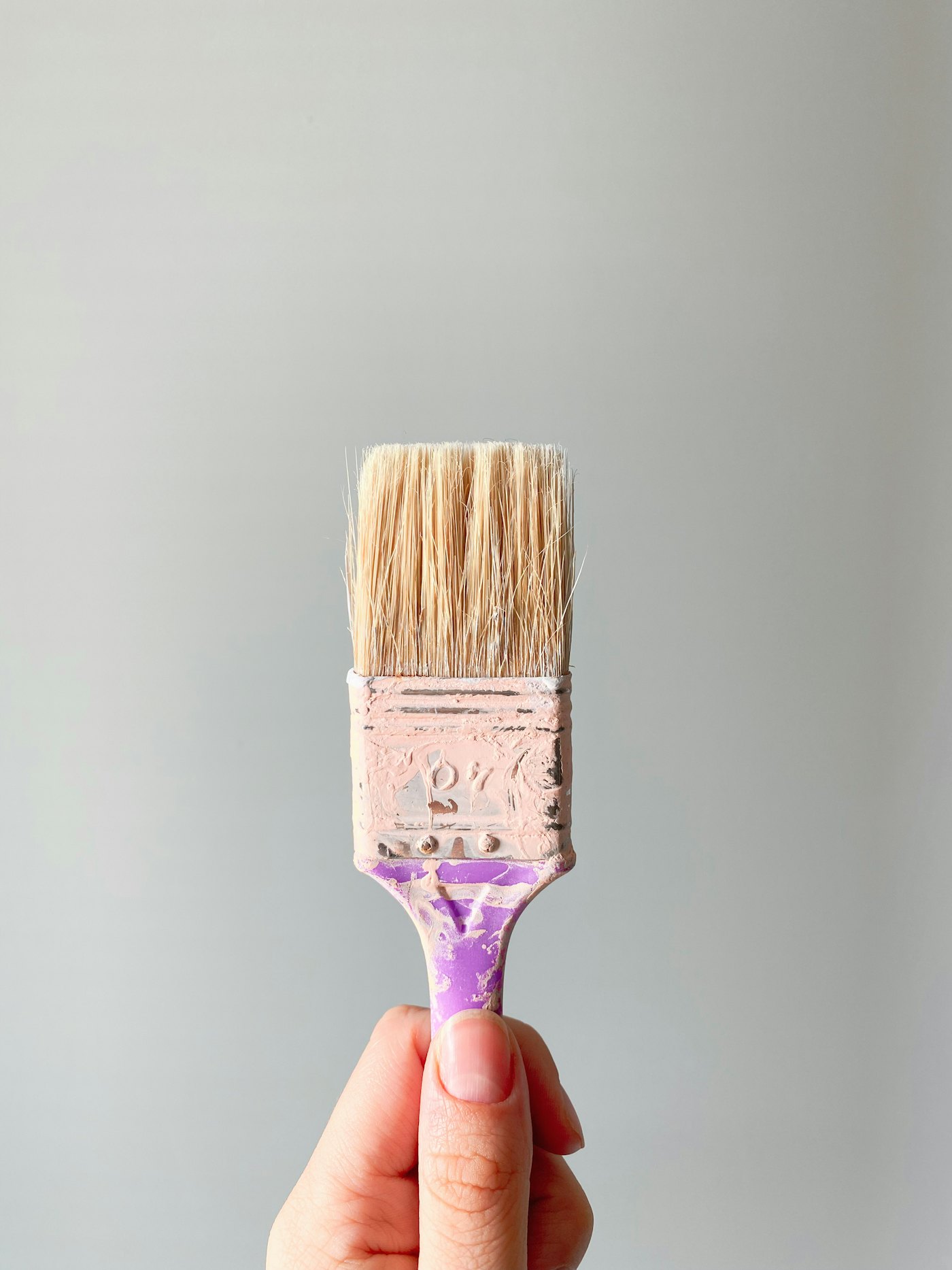 Cutting in the edge of a wall with a loaded brush